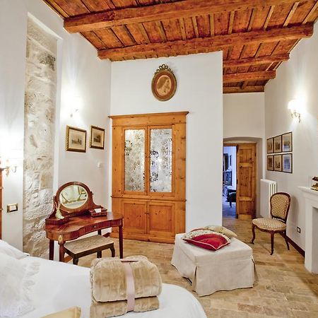 B&B Il Marchese Del Grillo Σουλμόνα Δωμάτιο φωτογραφία