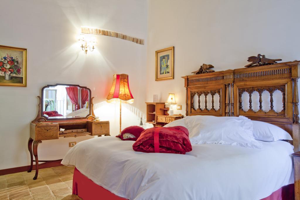 B&B Il Marchese Del Grillo Σουλμόνα Δωμάτιο φωτογραφία
