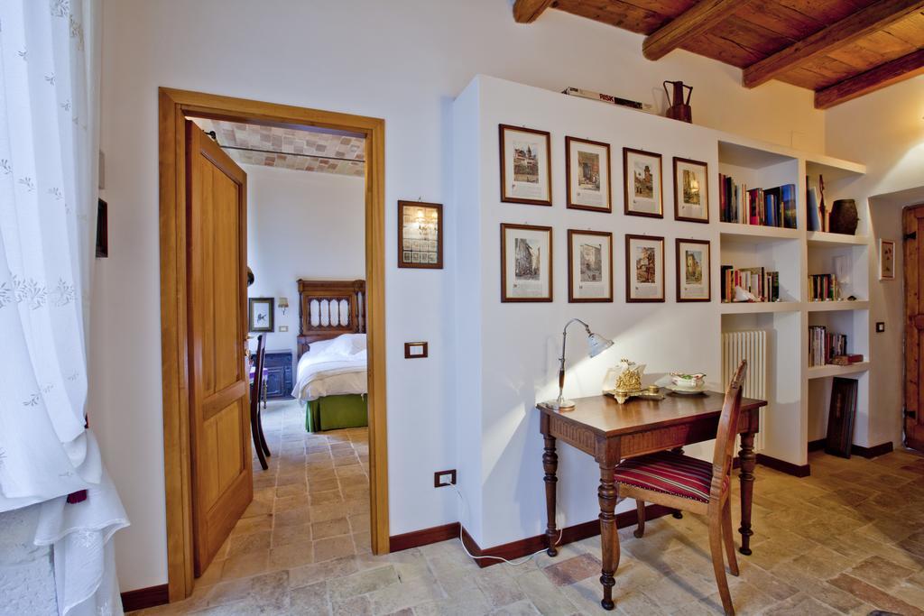 B&B Il Marchese Del Grillo Σουλμόνα Εξωτερικό φωτογραφία
