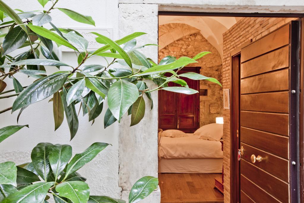B&B Il Marchese Del Grillo Σουλμόνα Δωμάτιο φωτογραφία