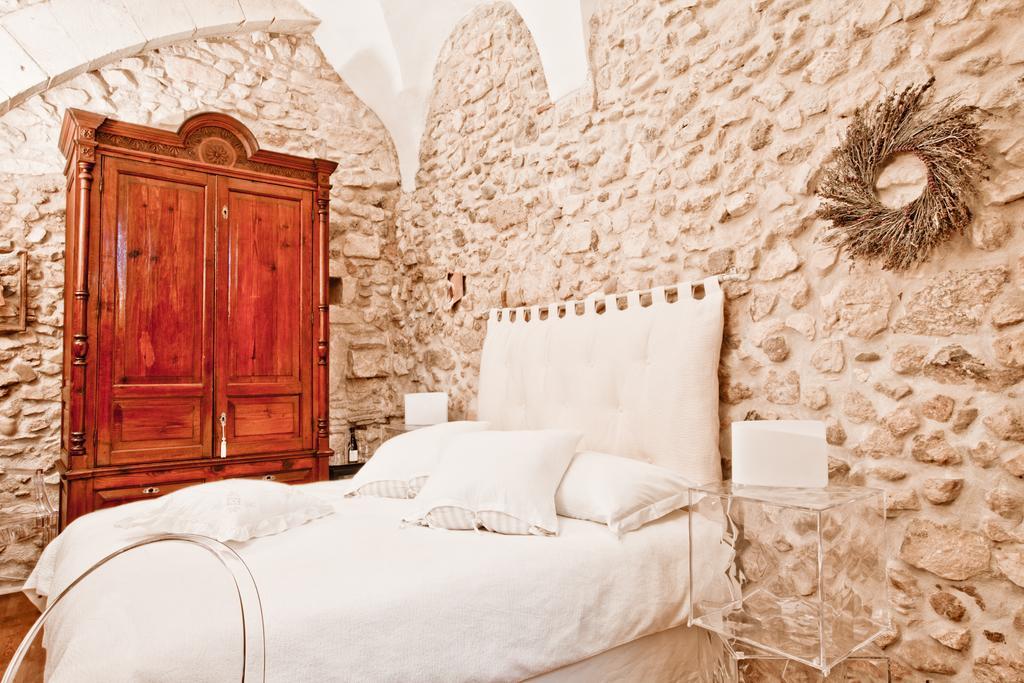 B&B Il Marchese Del Grillo Σουλμόνα Δωμάτιο φωτογραφία