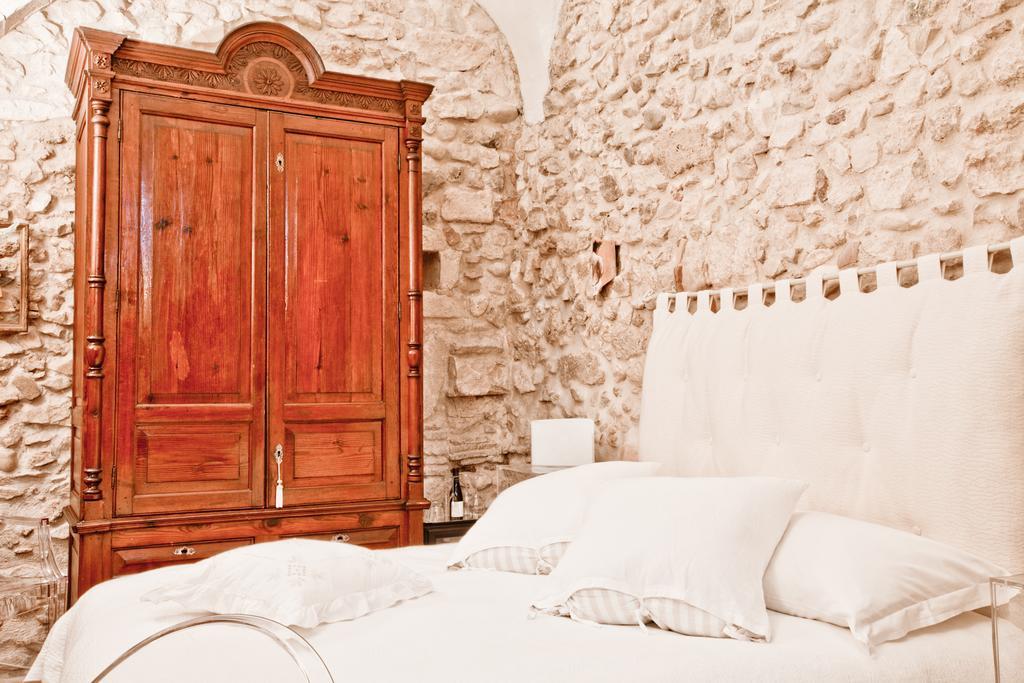 B&B Il Marchese Del Grillo Σουλμόνα Δωμάτιο φωτογραφία